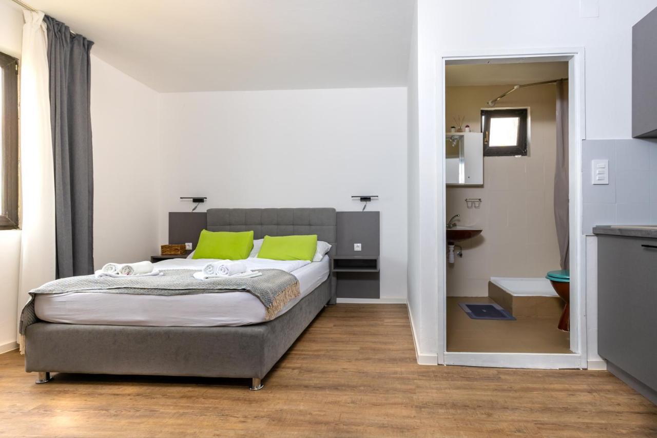 Apartments Dida Sime Starigrad Paklenica Exteriör bild