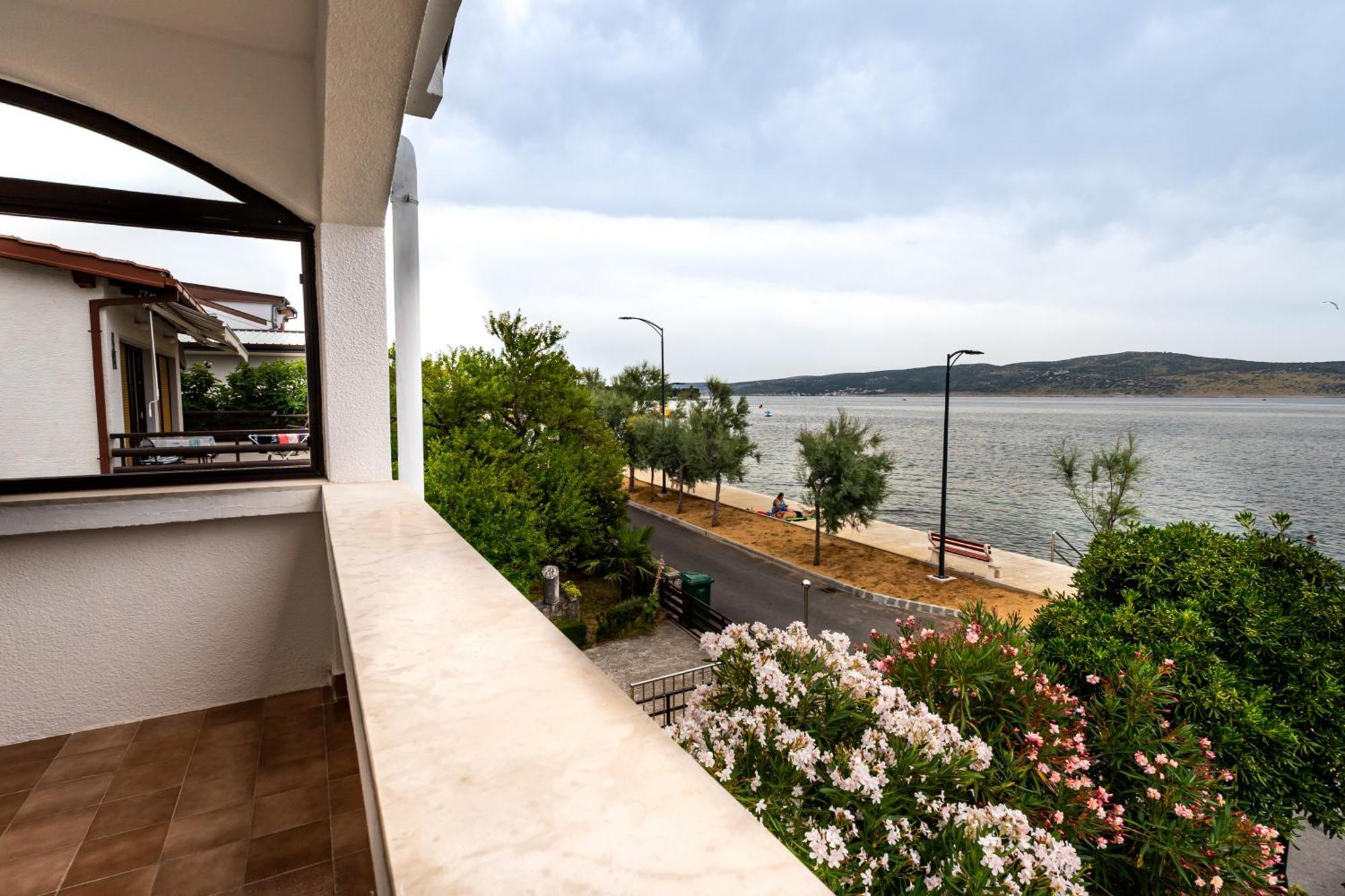Apartments Dida Sime Starigrad Paklenica Exteriör bild