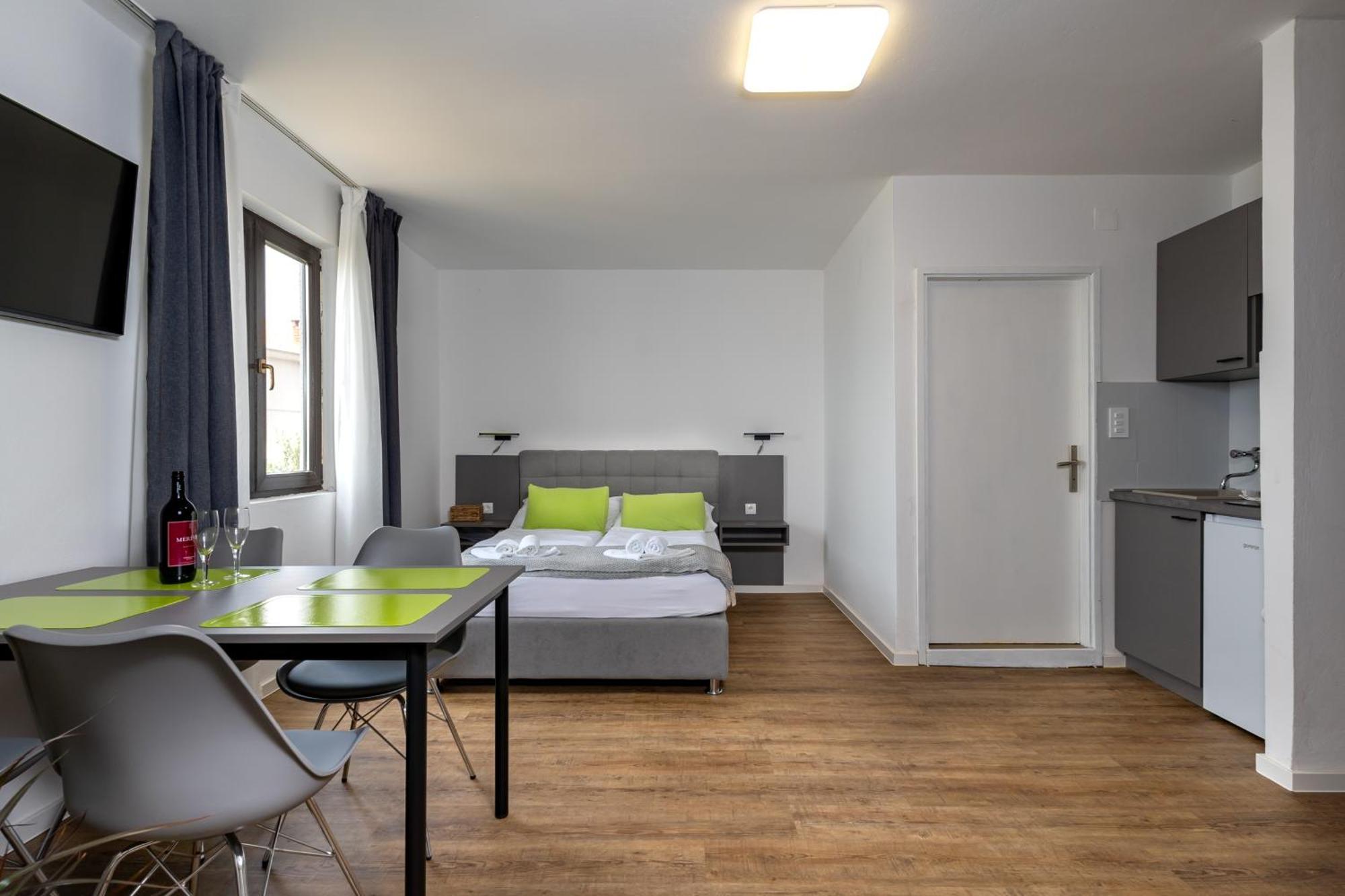 Apartments Dida Sime Starigrad Paklenica Exteriör bild