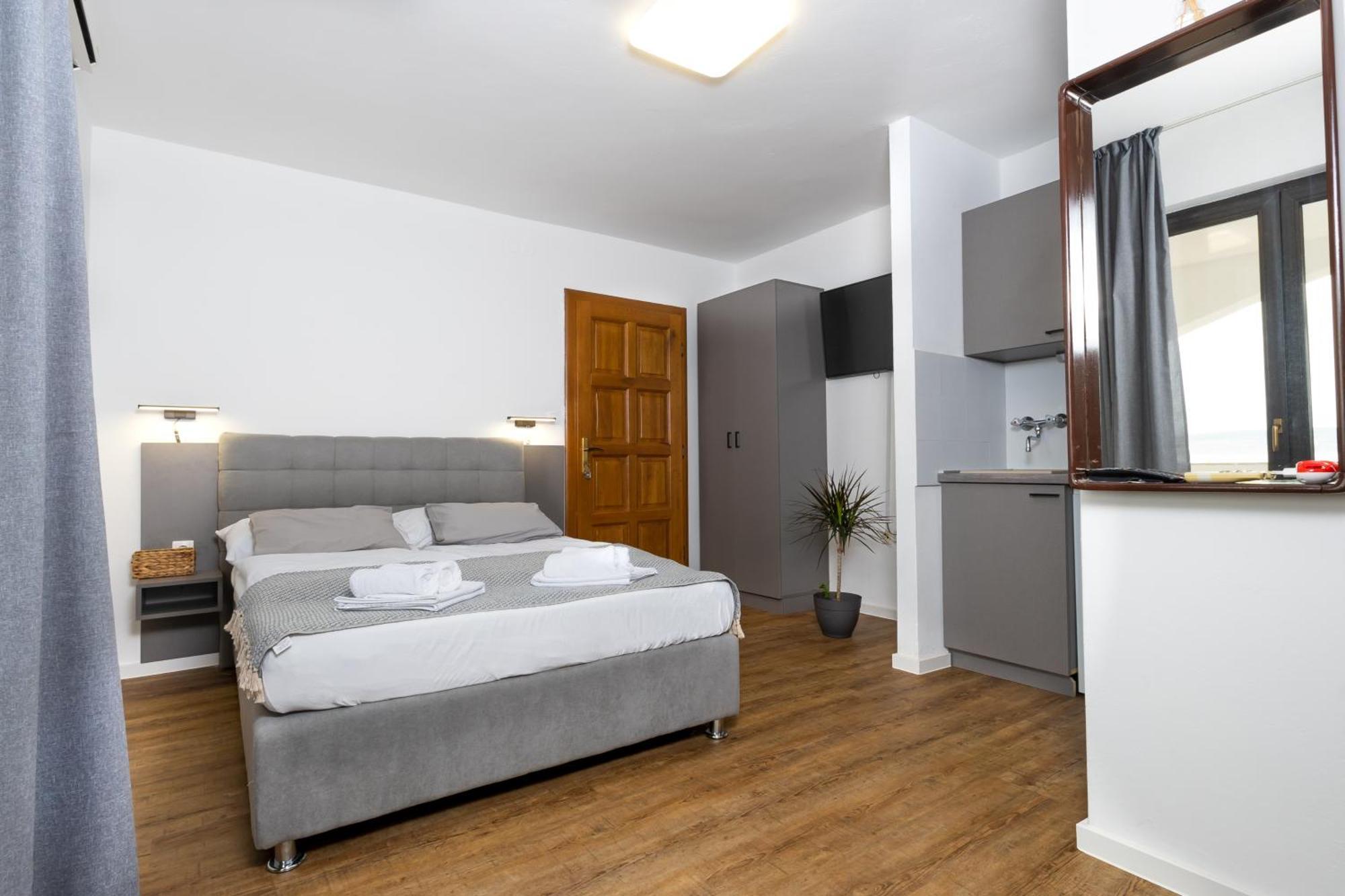 Apartments Dida Sime Starigrad Paklenica Exteriör bild