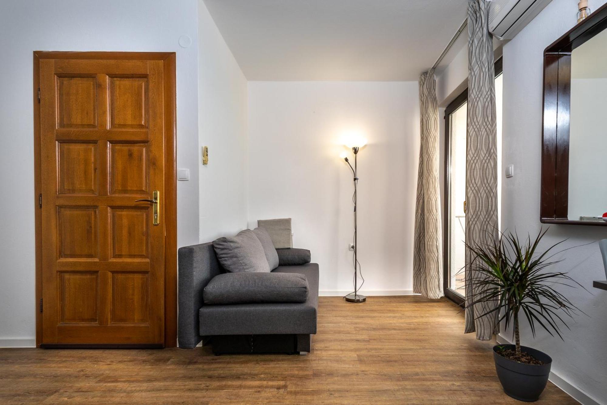 Apartments Dida Sime Starigrad Paklenica Rum bild