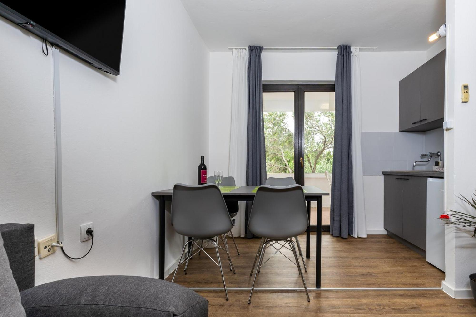 Apartments Dida Sime Starigrad Paklenica Rum bild